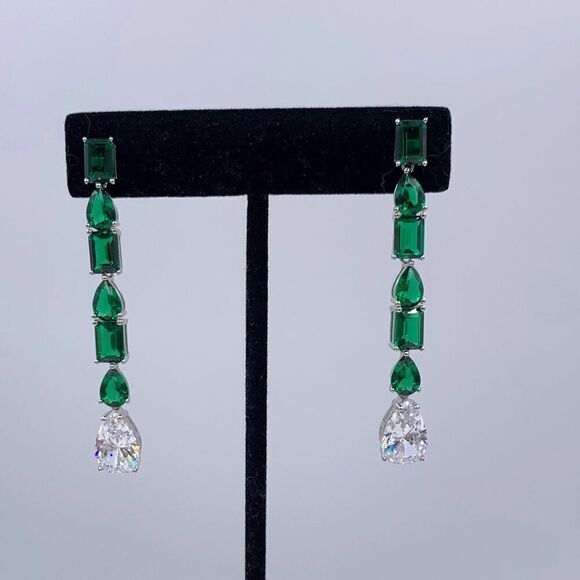 Earrings, NWOT, lab emerald, solid 925 sterling silver, long articulated drop - Picture 1 of 11